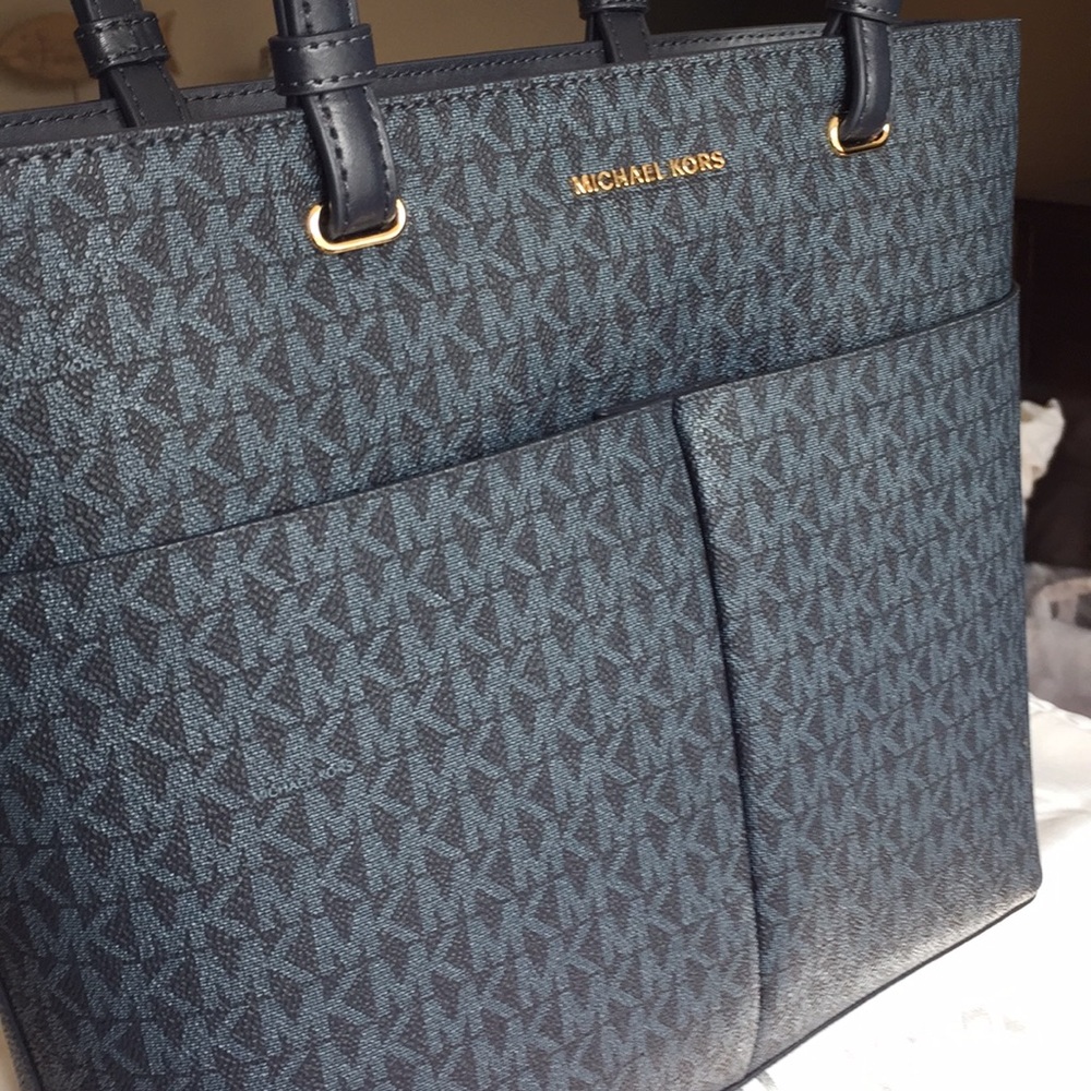 Michael Kors Bedford Medium Tote - Picture 3 of 8